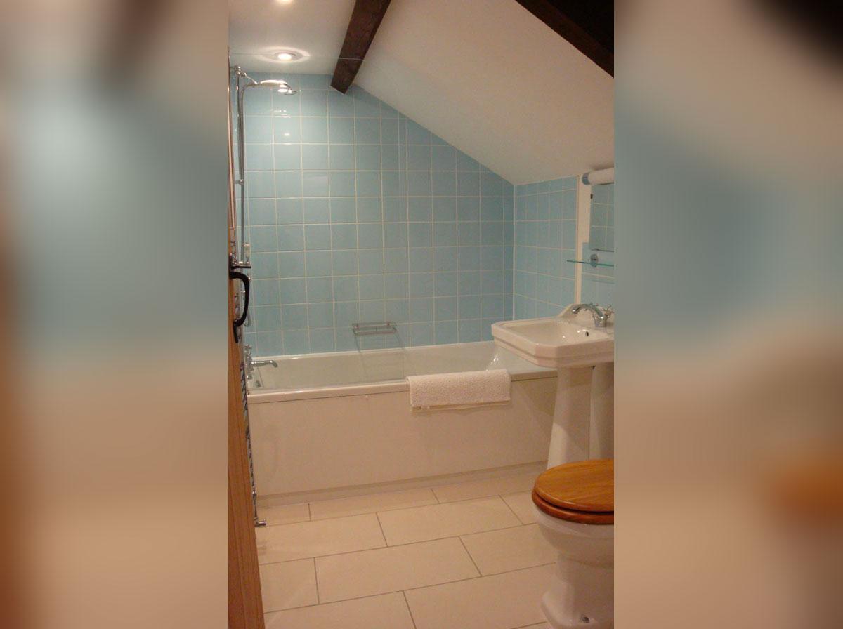 Lena-self-catering-bathroom