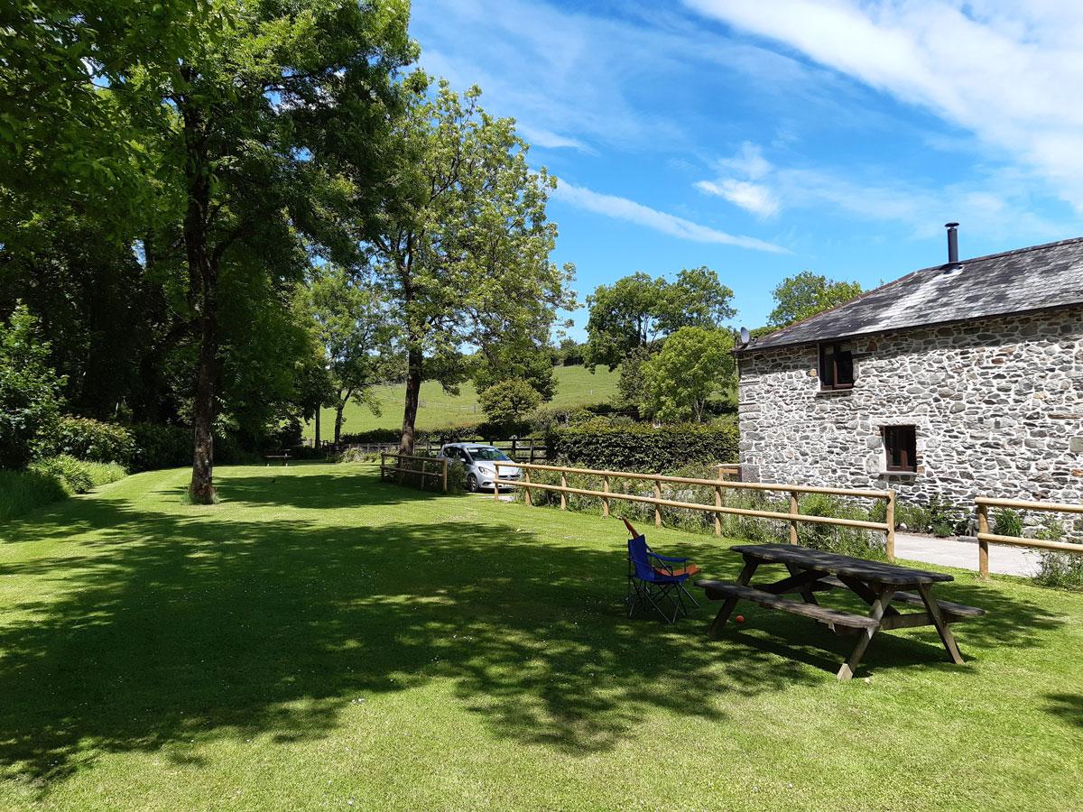 Lena-self-catering-cottage-dartmoor-grounds